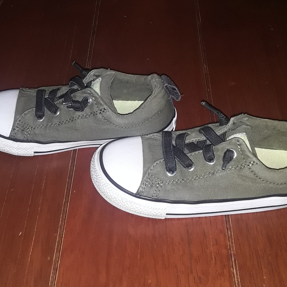 10c boys army green converse - Picture 5 of 7